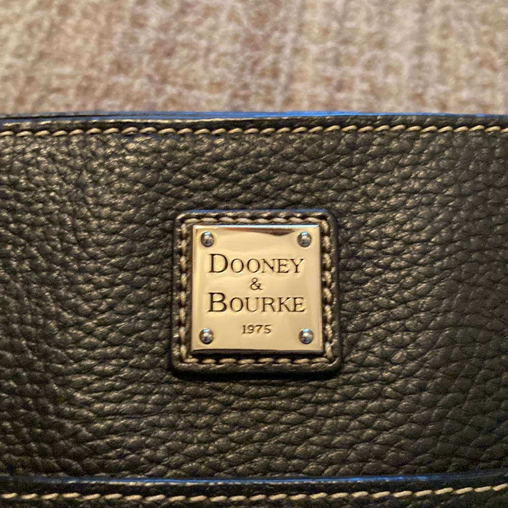 Dooney & Bourke Black Leather Shoulder Bag with Contrast Stitching - Picture 2 of 8